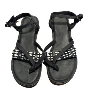 Toms Black and White Strappy Sandals 6 1/2 Wide